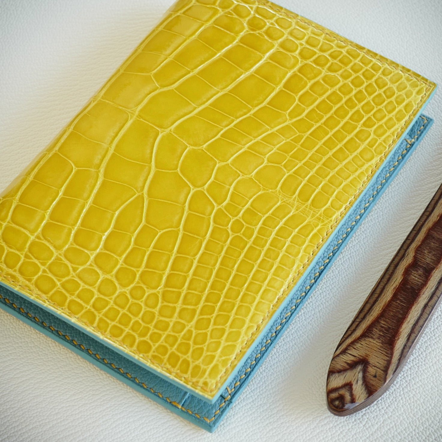 Voyage American Alligator Passport Cover/Wallet